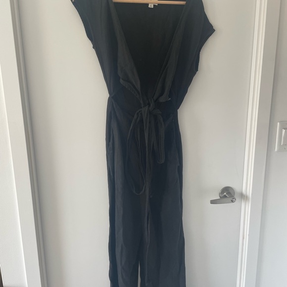 Black linen BRAX jumpsuit from Wilfred - Picture 4 of 5